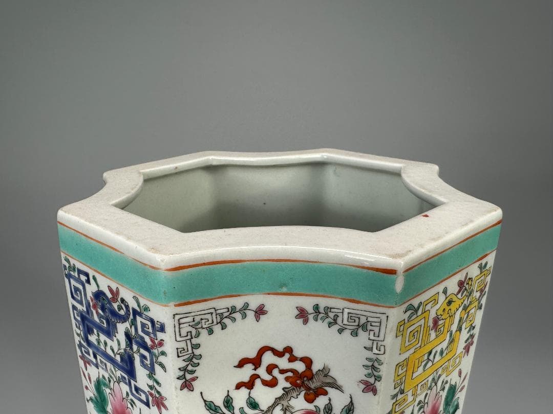 中国　清　粉彩　桃文　花卉文　八角形花柄筆筒　花瓶