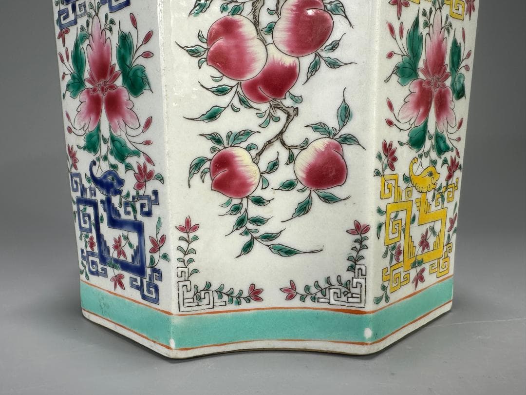 中国　清　粉彩　桃文　花卉文　八角形花柄筆筒　花瓶