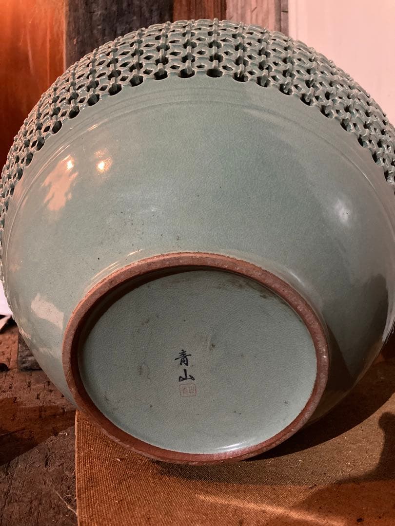 青山作　特大壺　青磁　透かし 雲鶴紋　二層網目　訳あり　花瓶　網目彫　緑色　双耳