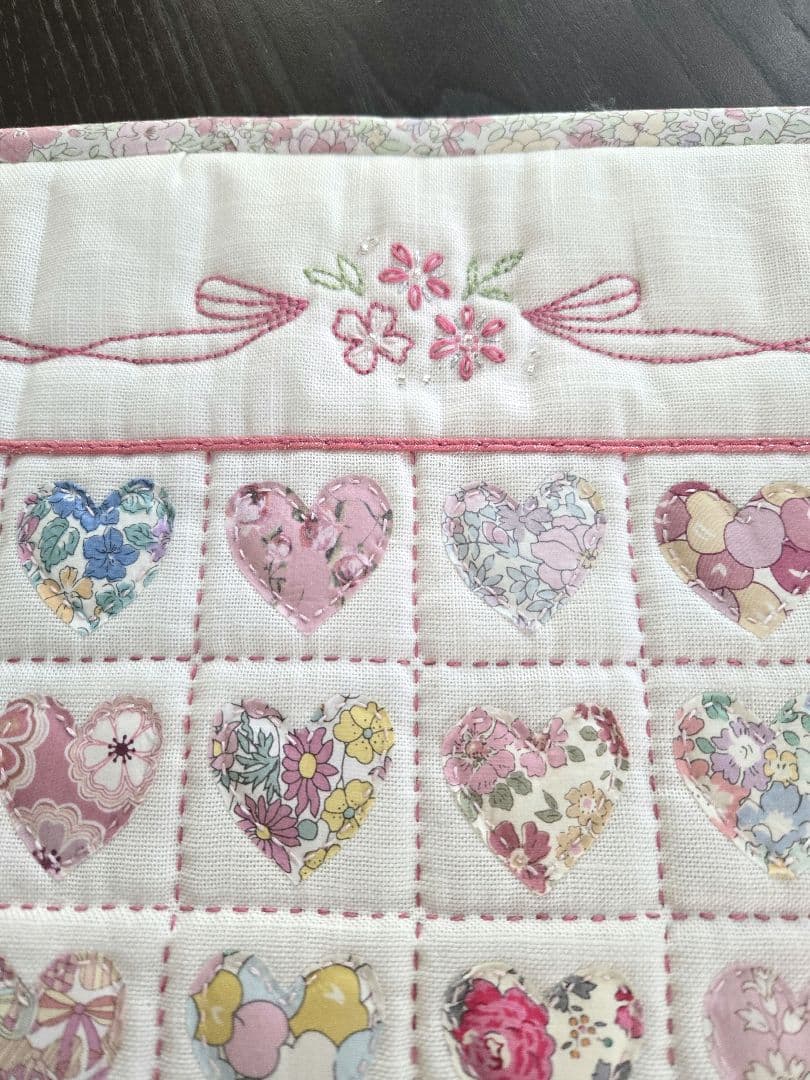 ホビーラホビーレ♪アップリケタペストリー♪ハート&リボン完成品