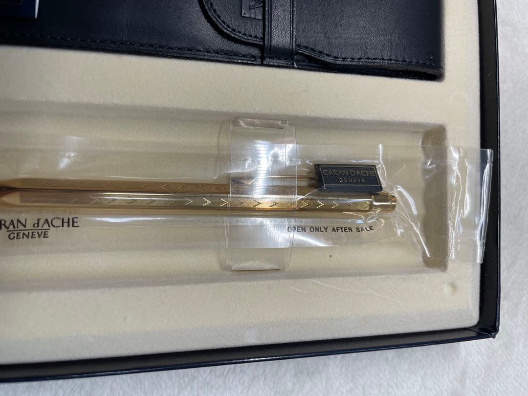 【未開封品】 CARAN dACHE カランダッシュ ゴールドカラー ボールペン