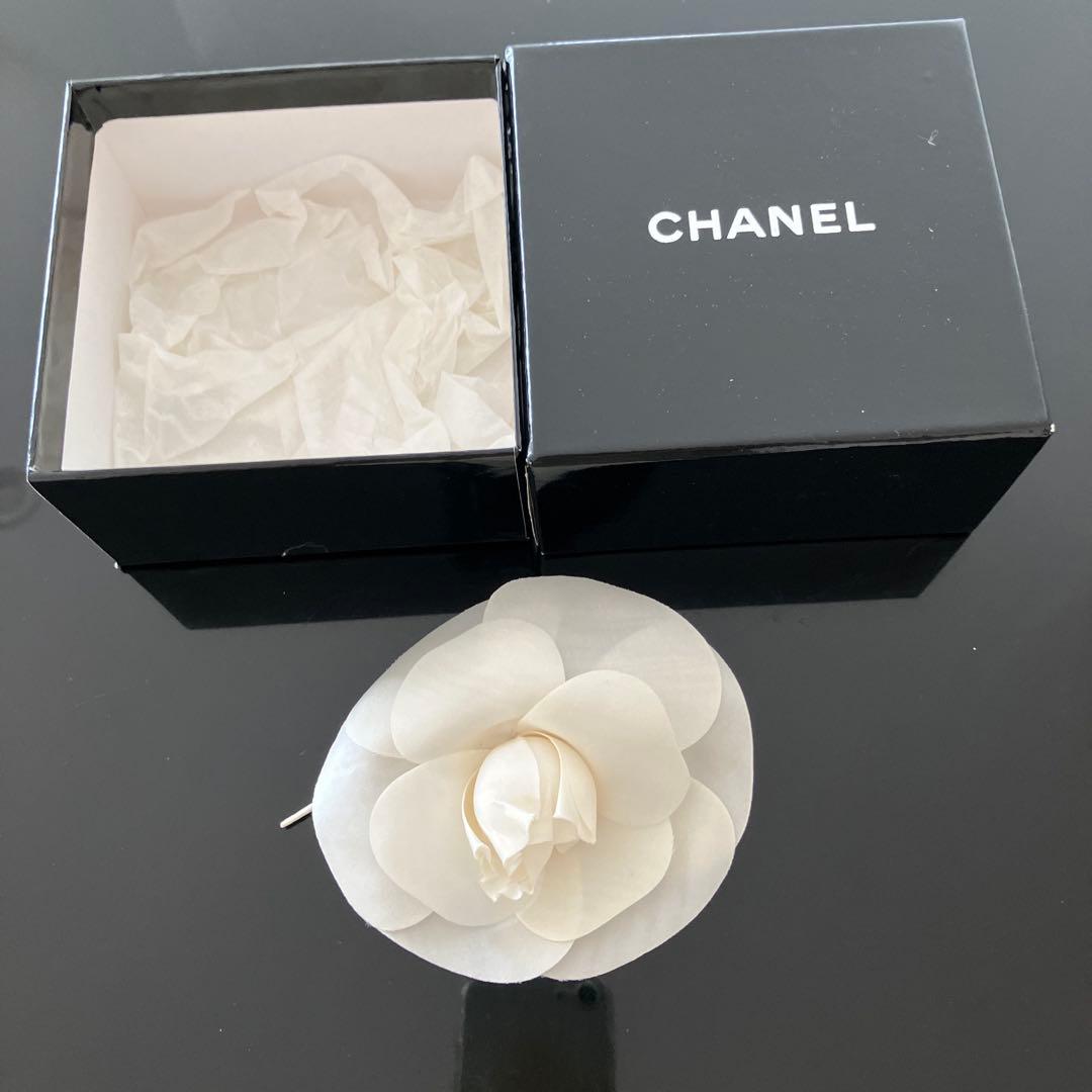 CHANEL ホワイトカメリアブローチ