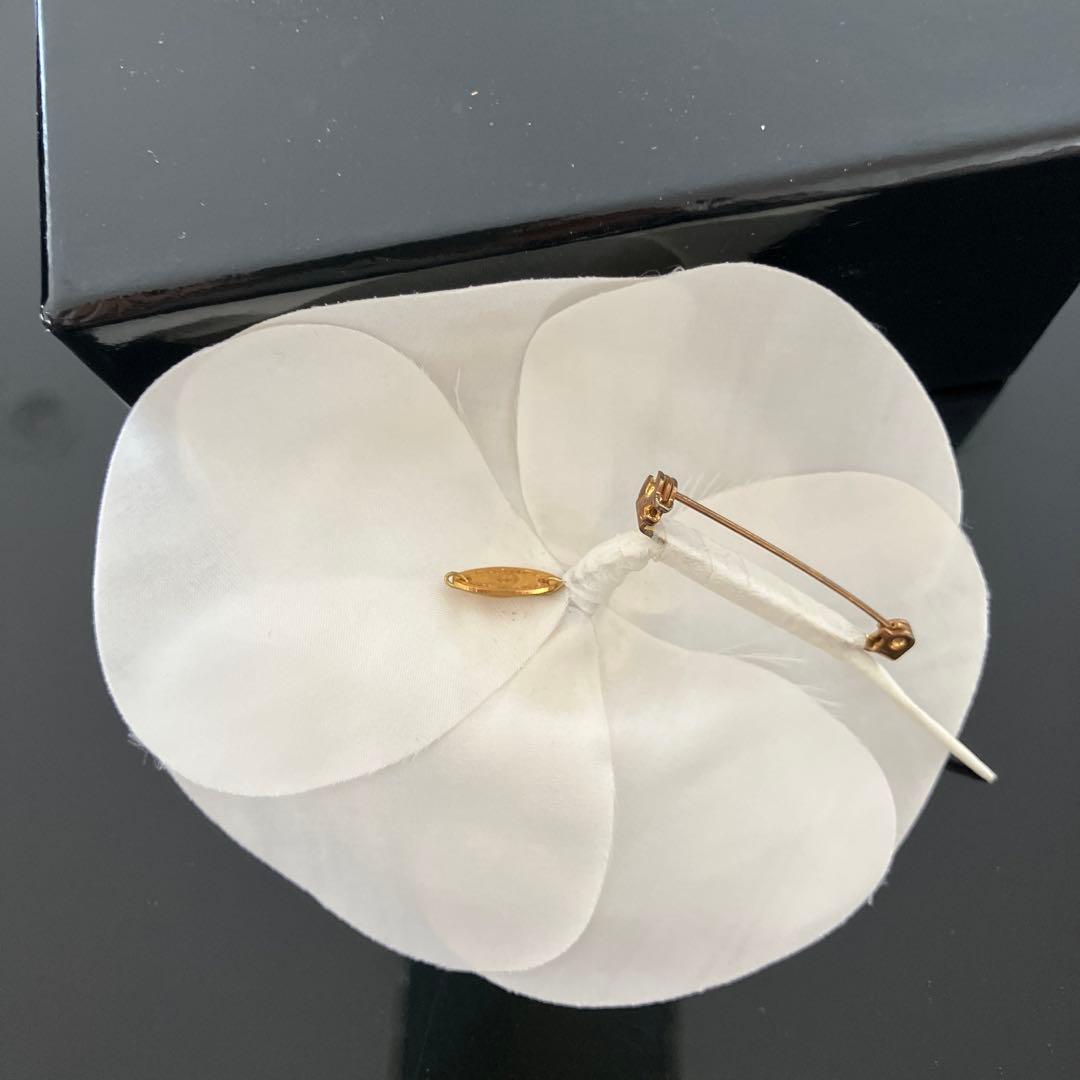 CHANEL ホワイトカメリアブローチ