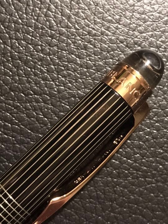 モンブラン限定モデル　ドイツ購入繰り出式　黒X金色　エンボスストライプused