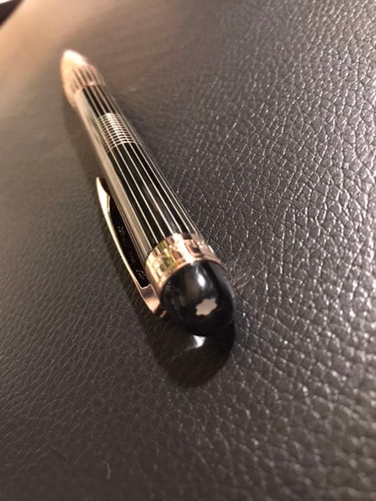 モンブラン限定モデル　ドイツ購入繰り出式　黒X金色　エンボスストライプused