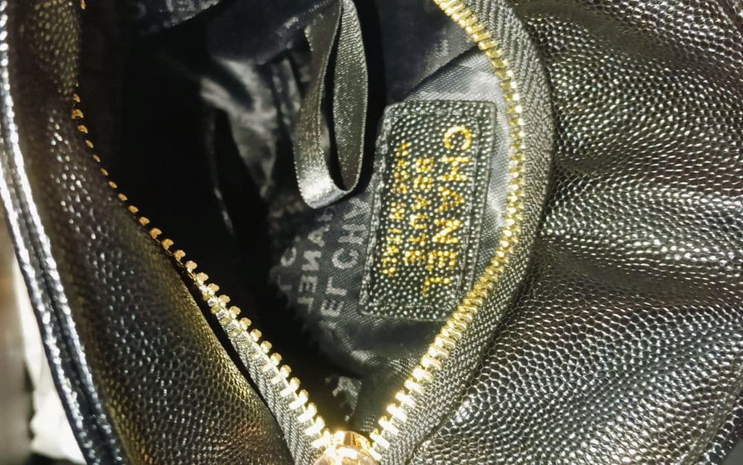 CHANEL ブラック キルティングバッグ