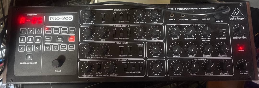 Behringer Pro-800 アナログポリフォニックシンセサイザー