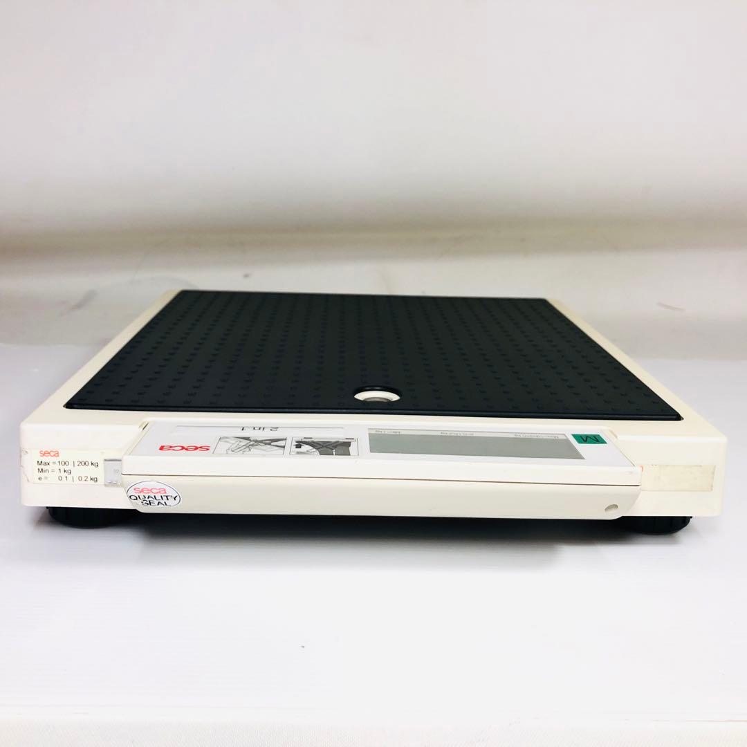 軽量＆高精度。現場で信頼される体重計。デジタルフラットスケール seca877