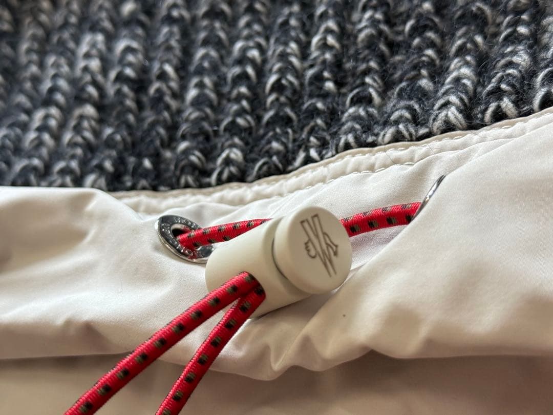 モンクレールネックウォーマー （未使用）黒とグレー