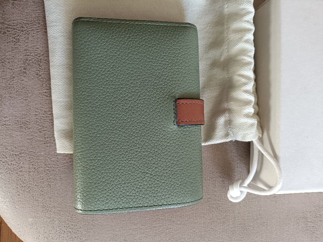 LOEWE バーティカルウォレット　スモール