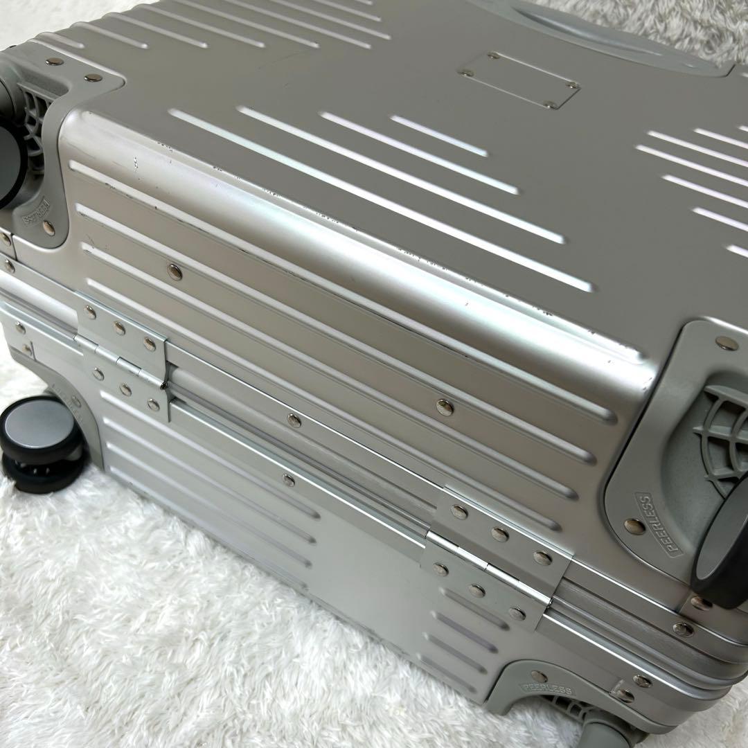 innovatorイノベーター アルミスーツケース スターリングシルバー 42L