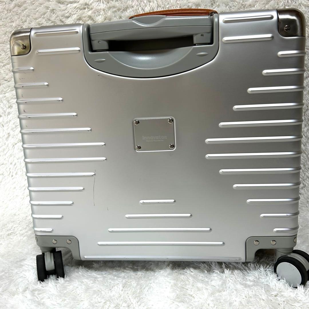 innovatorイノベーター アルミスーツケース スターリングシルバー 42L