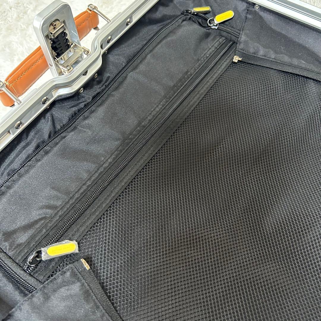 innovatorイノベーター アルミスーツケース スターリングシルバー 42L