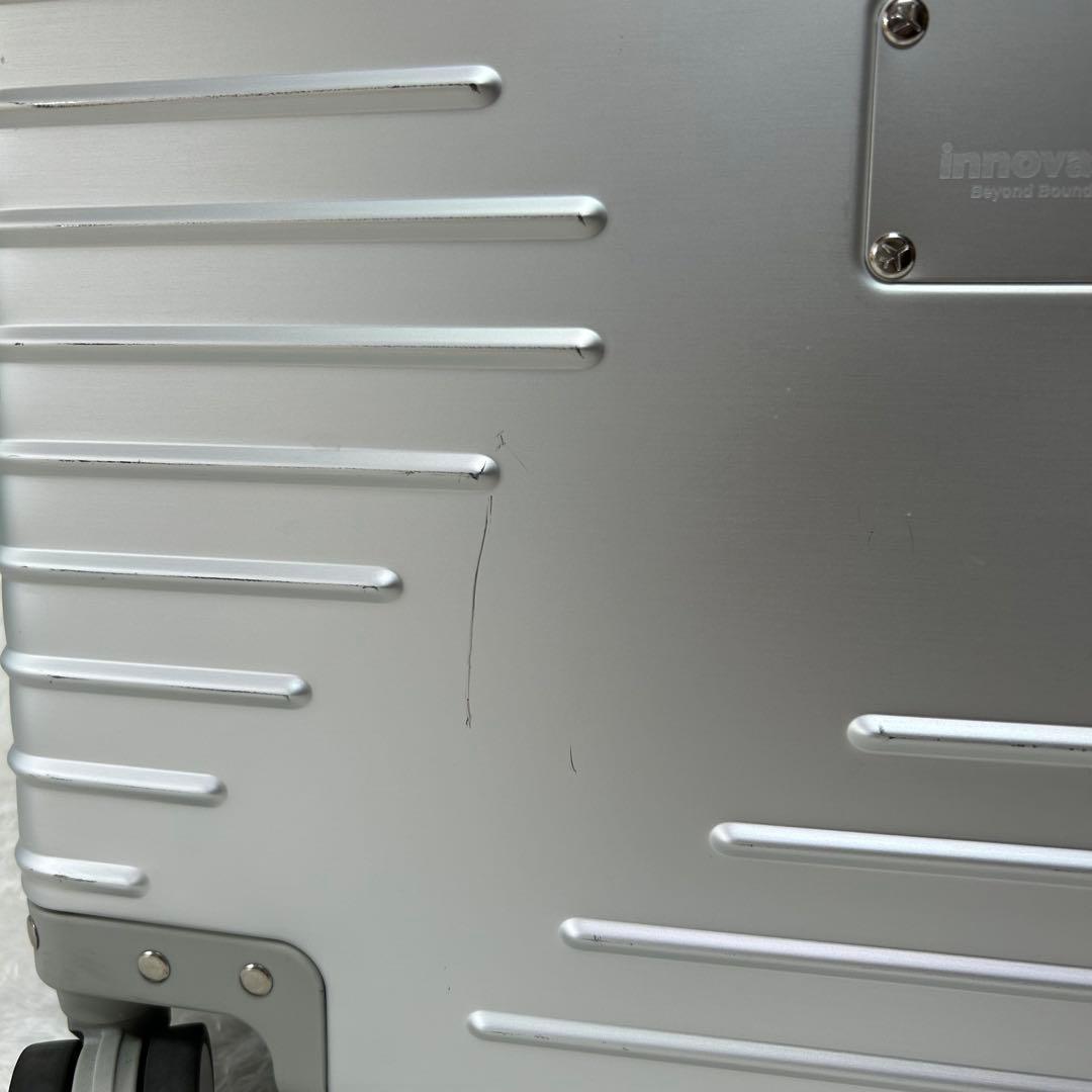 innovatorイノベーター アルミスーツケース スターリングシルバー 42L