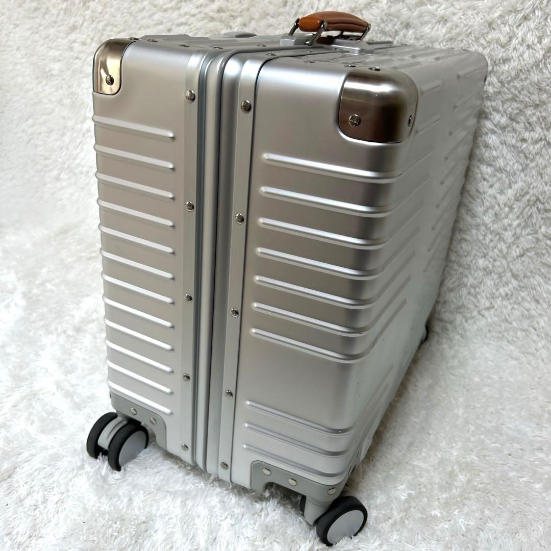 innovatorイノベーター アルミスーツケース スターリングシルバー 42L