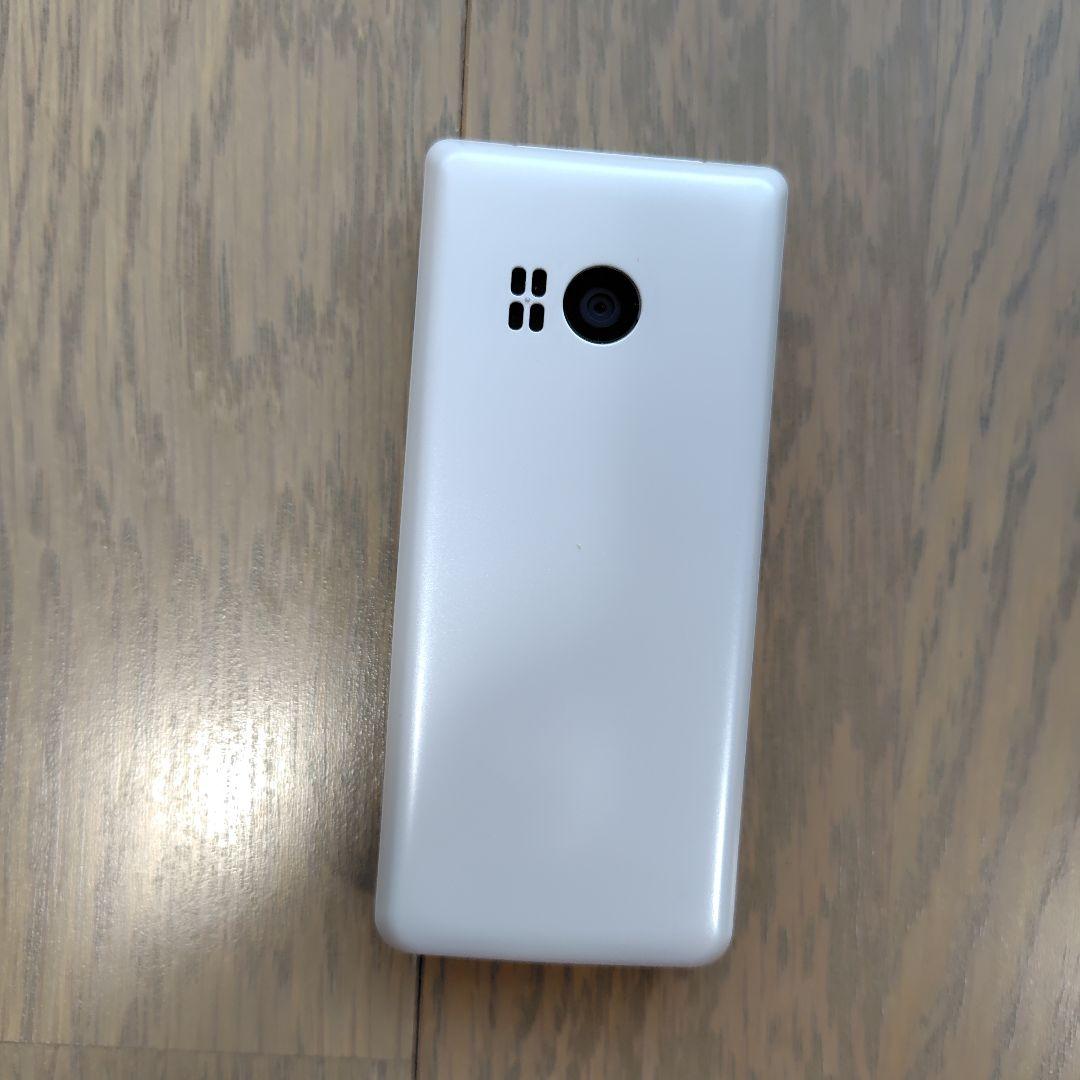 AQUOS ケータイ4 ホワイト 本体　未使用に近い