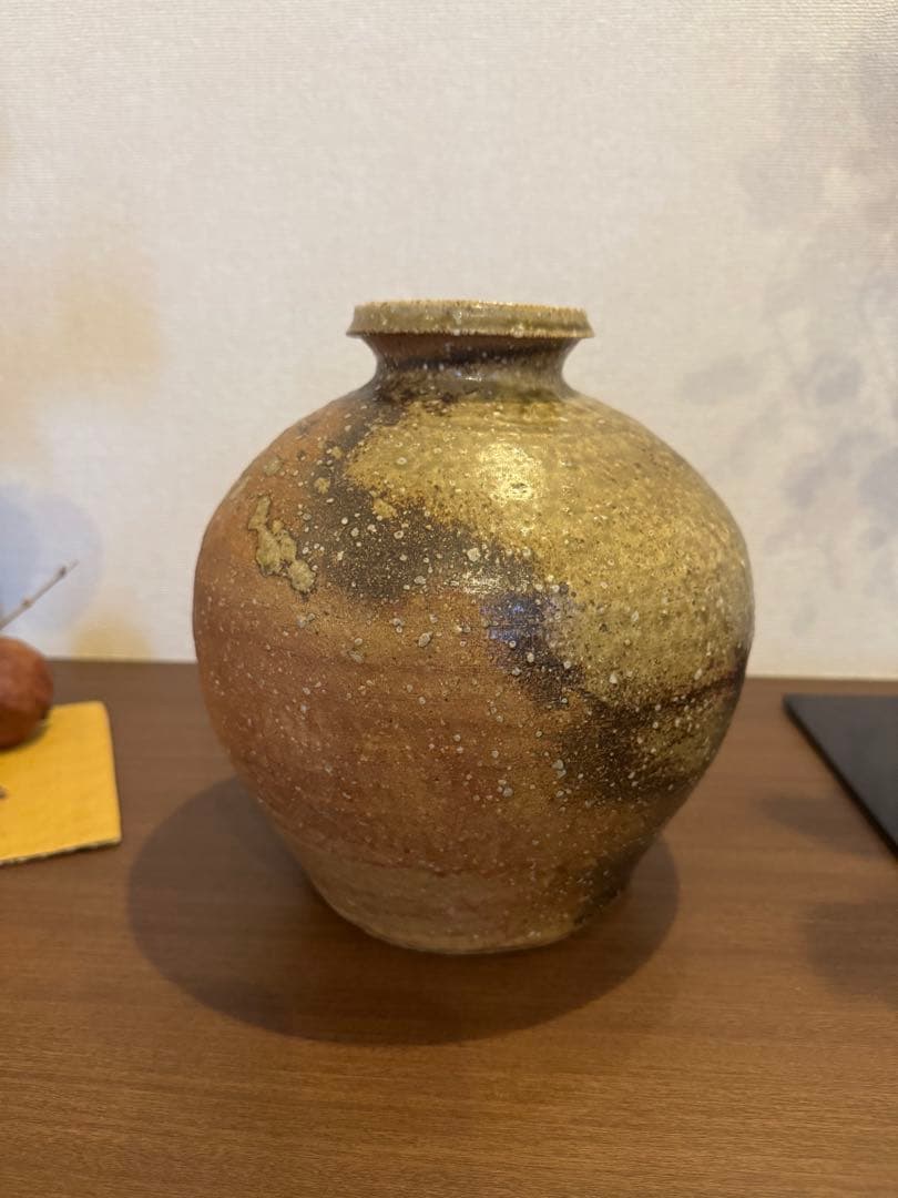 陶器の壺 中型 茶色と金色の混合