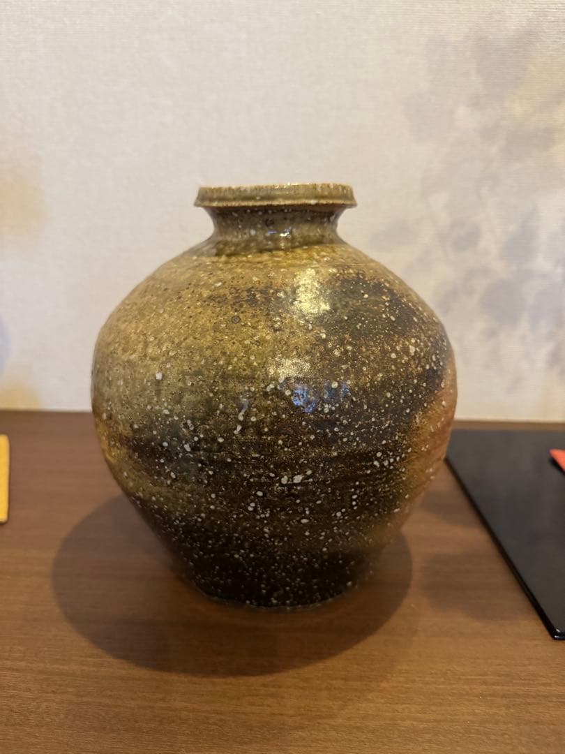 陶器の壺 中型 茶色と金色の混合