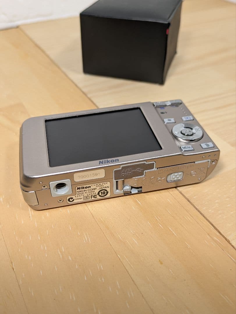 美品 Nikon COOLPIX S520 デジタルカメラ ピンクシルバー
