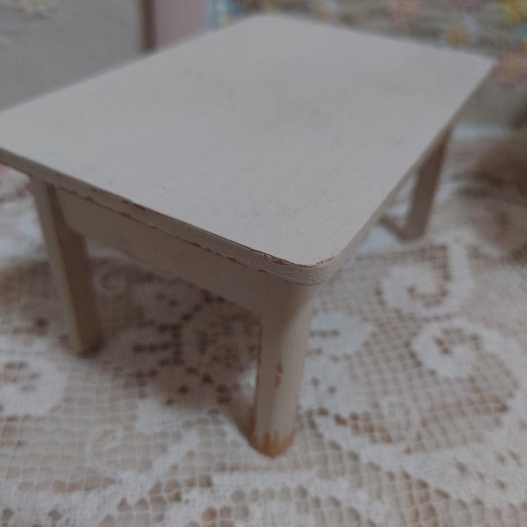 ヴィンテージテーブルとミニチュア裁縫セット、ドールハウス