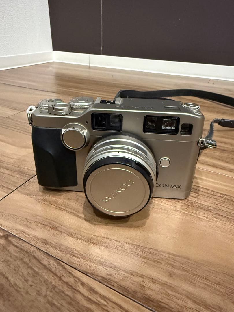 CONTAX G2本体、Carl Zeiss レンズ×3、ストロボ、各種ケース