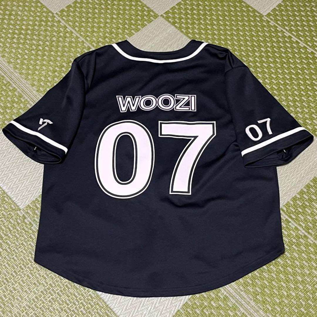 RIGHT HERE WOOZI ユニフォーム