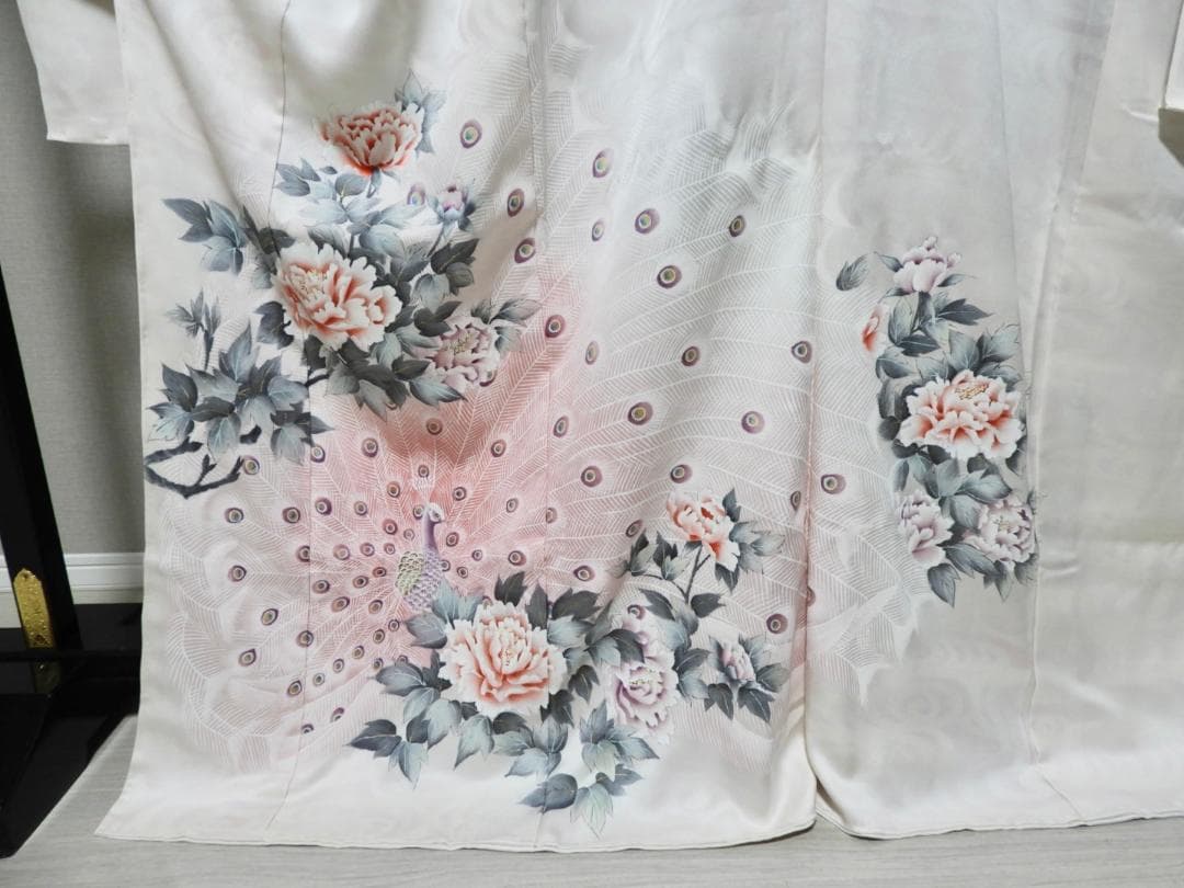 お値下げします！【仮縫い・未仕立て】振袖 正絹 白地 孔雀と牡丹柄 レトロモダン