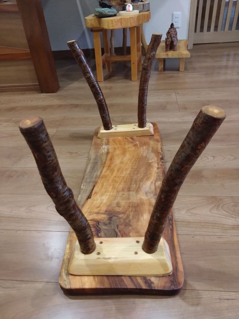 栃（とち）のベンチ80　ローテーブルにも❕栃の杢目が綺麗ですよ❕脚は桜の硬い枝
