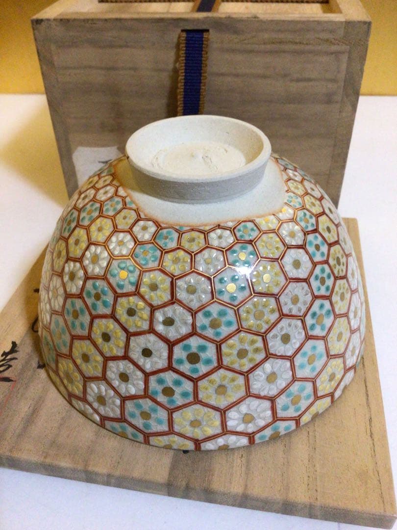 茶道具 茶碗 亀甲の可愛い柄 木箱付き