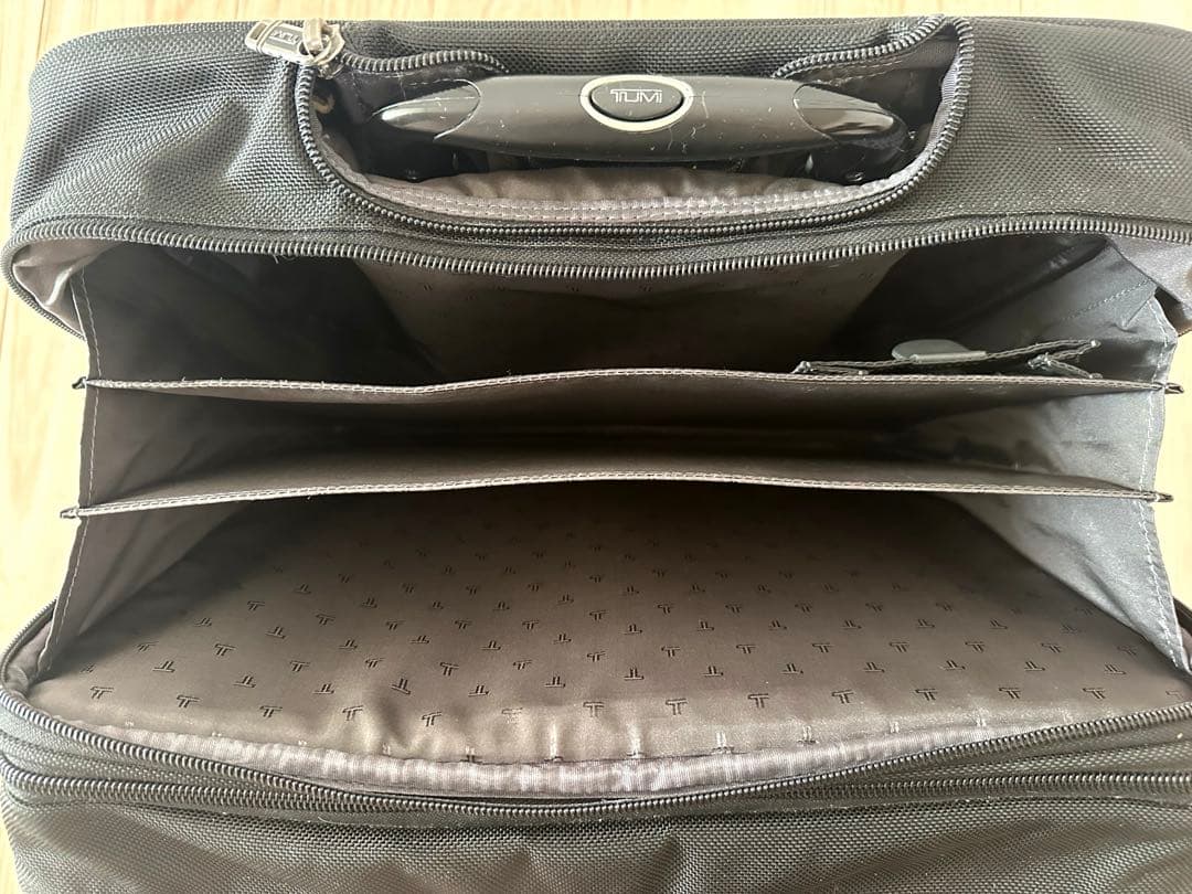 TUMI キャリー ビジネスバッグ 機内持込可能 ブリーフケース 26103D4