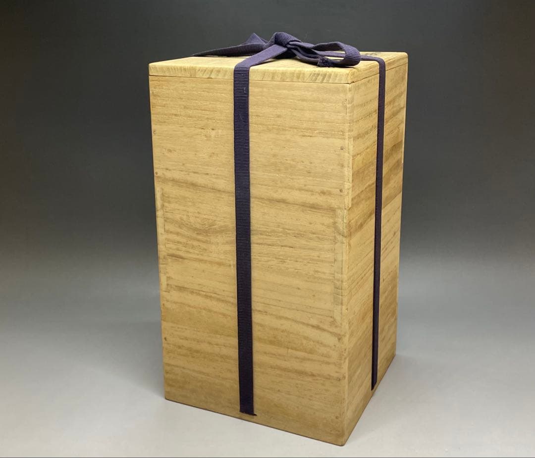 人間国宝　十三代　今泉今右衛門 色鍋島牡丹唐草文花瓶　四方桟共箱　共布　L36