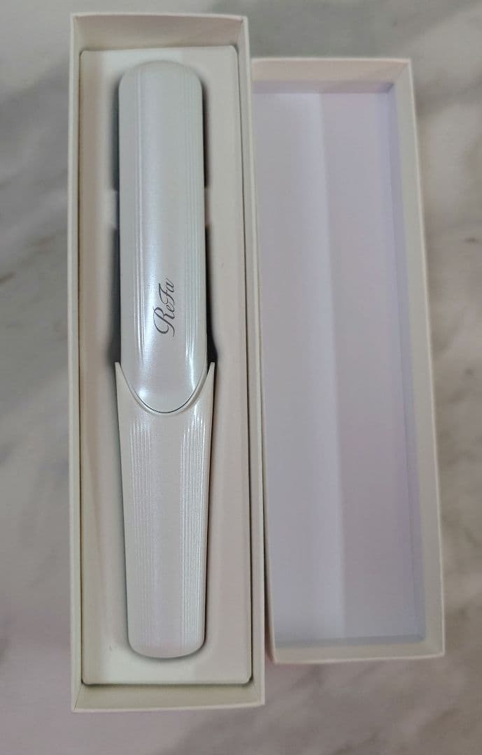 ReFa ストレートヘアアイロン ホワイト 収納ケース付き