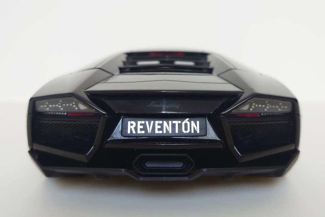 ランボルギーニ　レヴェントン（ブラック）