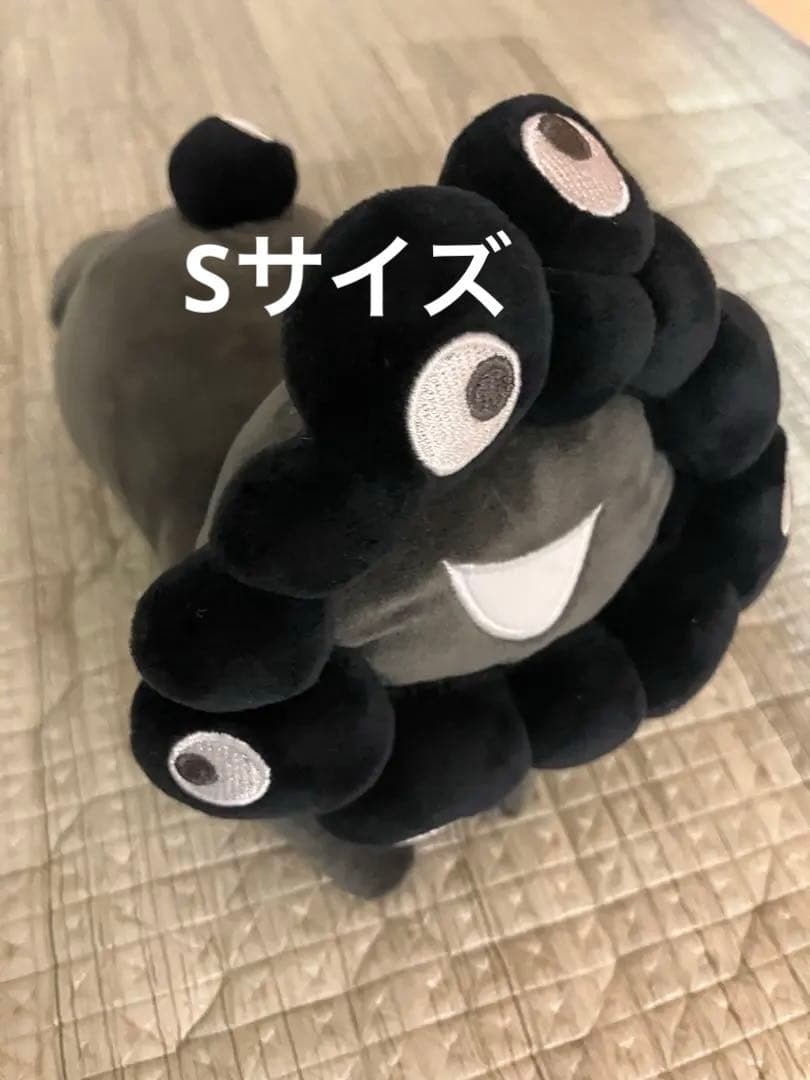 黒ミャクミャク　寝そべり　ぬいぐるみS 這い型