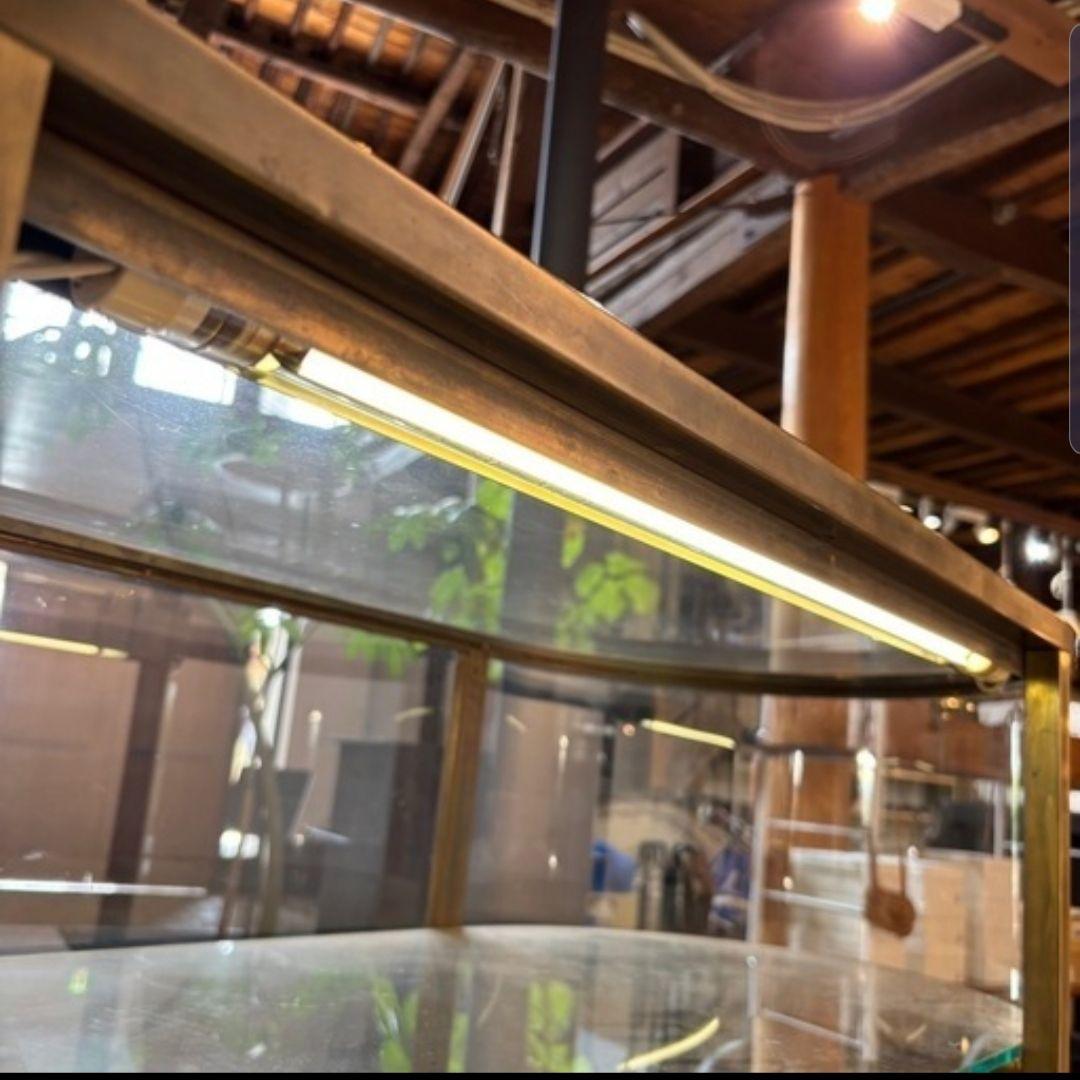 引き取り限定 ビンテージ 楕円形 ライト付き 真鍮 ガラス ショーケース 飾り棚