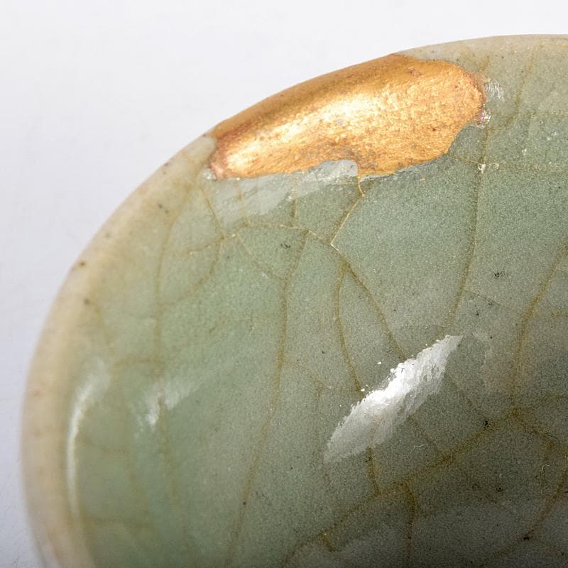 中国　南宋　哥窯　金糸鉄線　刻蓮弁文　盃　金継直し　時代箱付　V　R7717