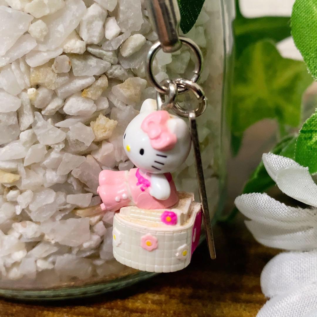 り*ご様 【希少レア】ご当地キティ　テレビ朝日　根付　ストラップ　限定品　入手困