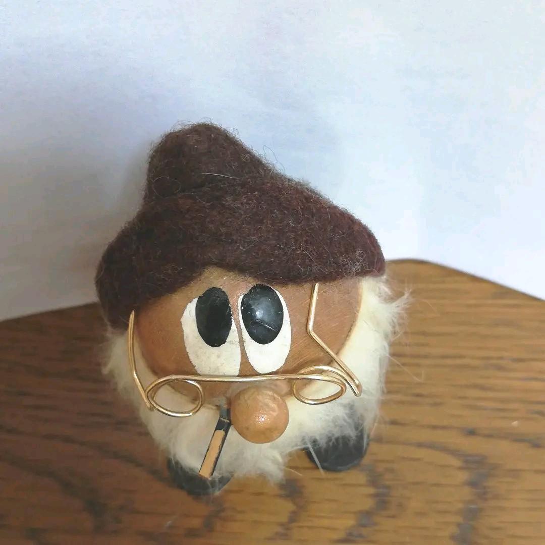 ヴィンテージ　木造りのお人形