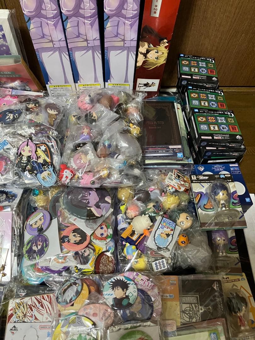 漫画　アニメ　グッズ　缶バッジ　アクリルスタンド　ラバーストラップ　ポスター