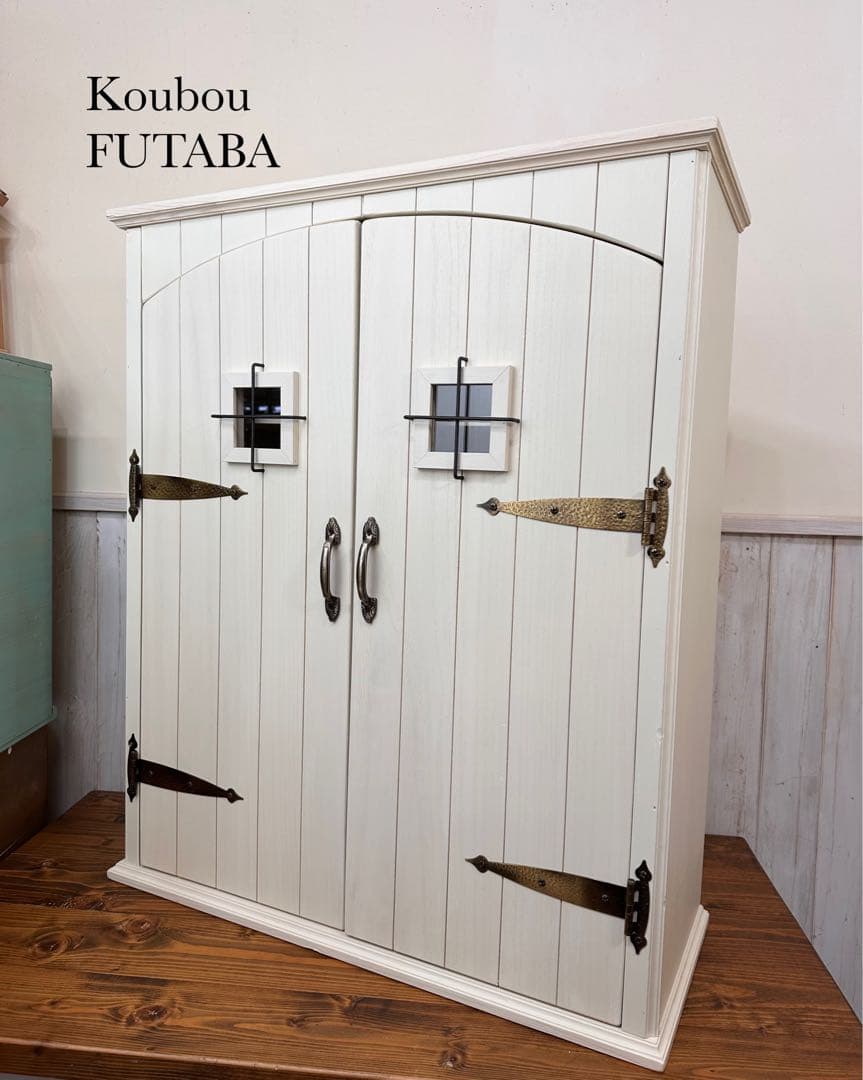 【1点のみ】展示品のため値引き ホワイト木製扉付きアーチのキャビネット