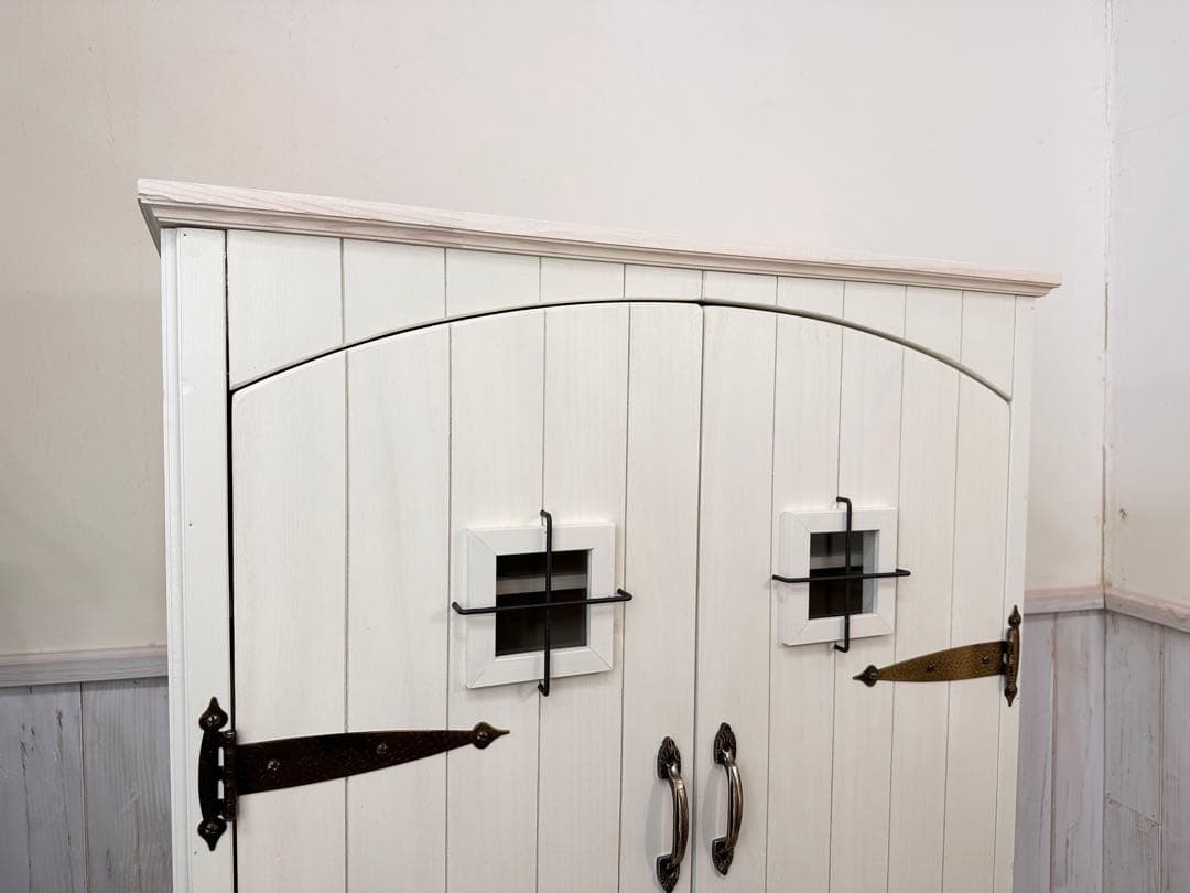 【1点のみ】展示品のため値引き ホワイト木製扉付きアーチのキャビネット