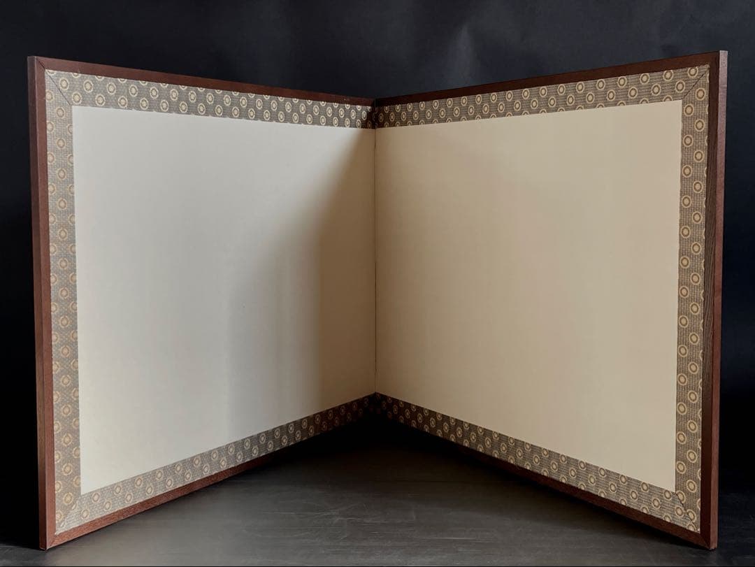 【美品】「母」 菊花 丸紋 風炉先屏風 桑縁 茶道具 （127①）