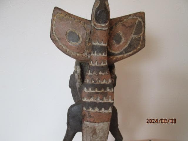 アンティーク木彫フィジー製1986年現地で購入した木彫の目と額に貝殻の植え込み
