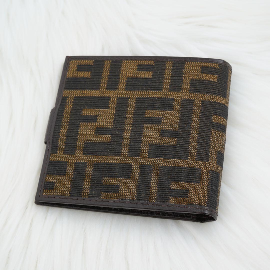 新品未使用品　FENDI フェンディ　二つ折り財布　ズッカ柄　レザー　ブラウン