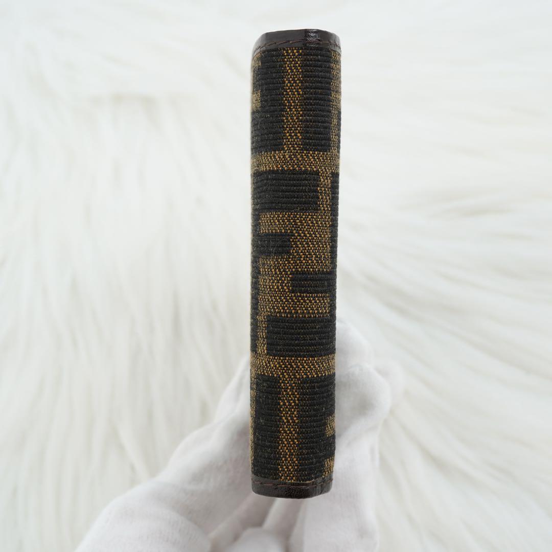 新品未使用品　FENDI フェンディ　二つ折り財布　ズッカ柄　レザー　ブラウン