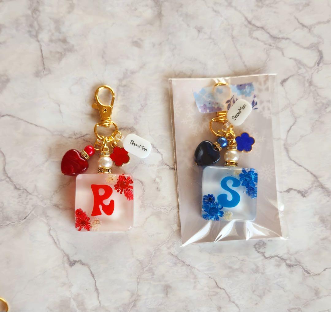 やまねこ断捨離中　Man イニシャル　フラワー　キーホルダー