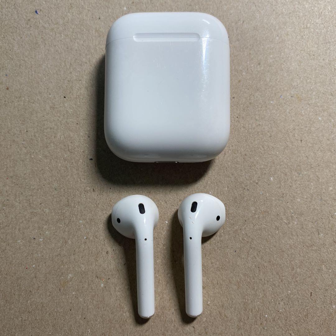 APPLE AirPods with Charging Case (第1世代)