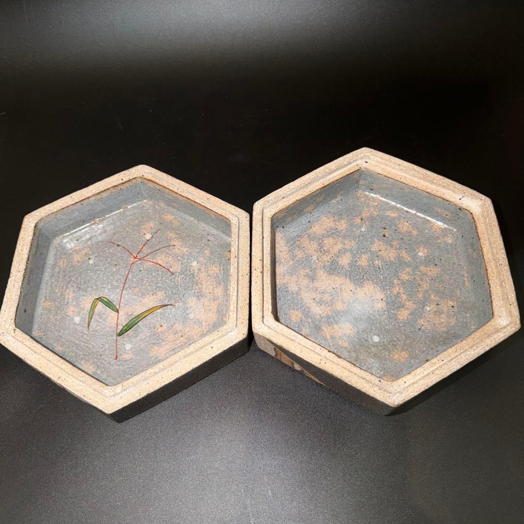 J*n様 伊藤東彦　布目大豆文陶筥　共箱　六角形陶器 葉と栗のデザイン　蓋物　骨