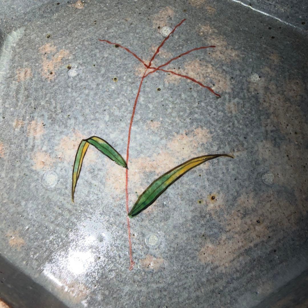 J*n様 伊藤東彦　布目大豆文陶筥　共箱　六角形陶器 葉と栗のデザイン　蓋物　骨