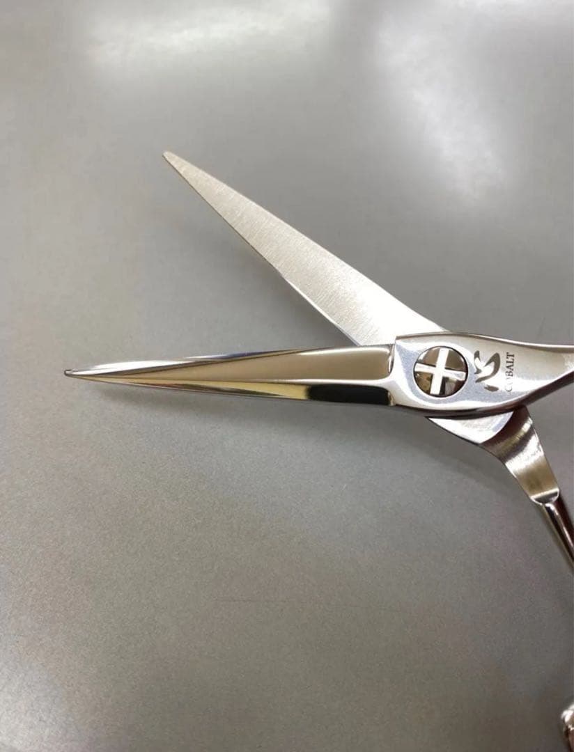 6インチシザー ギザ刃 しっかり確実に髪を捉えて切れる シザー 右利き 理美容